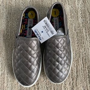 New kids size 1 slip on sneakers